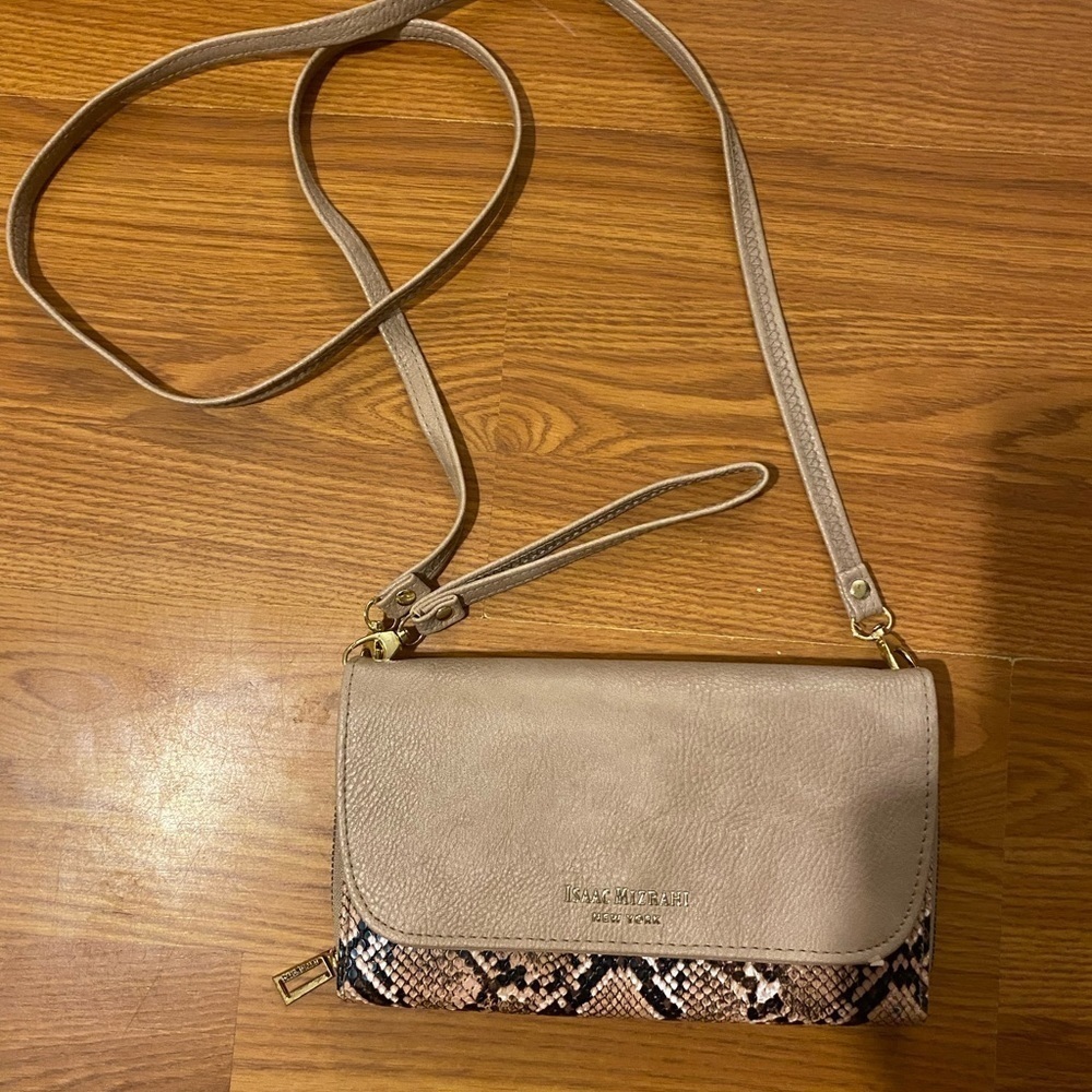 Isaac Mizrahi Crossbody Wallet (GB)